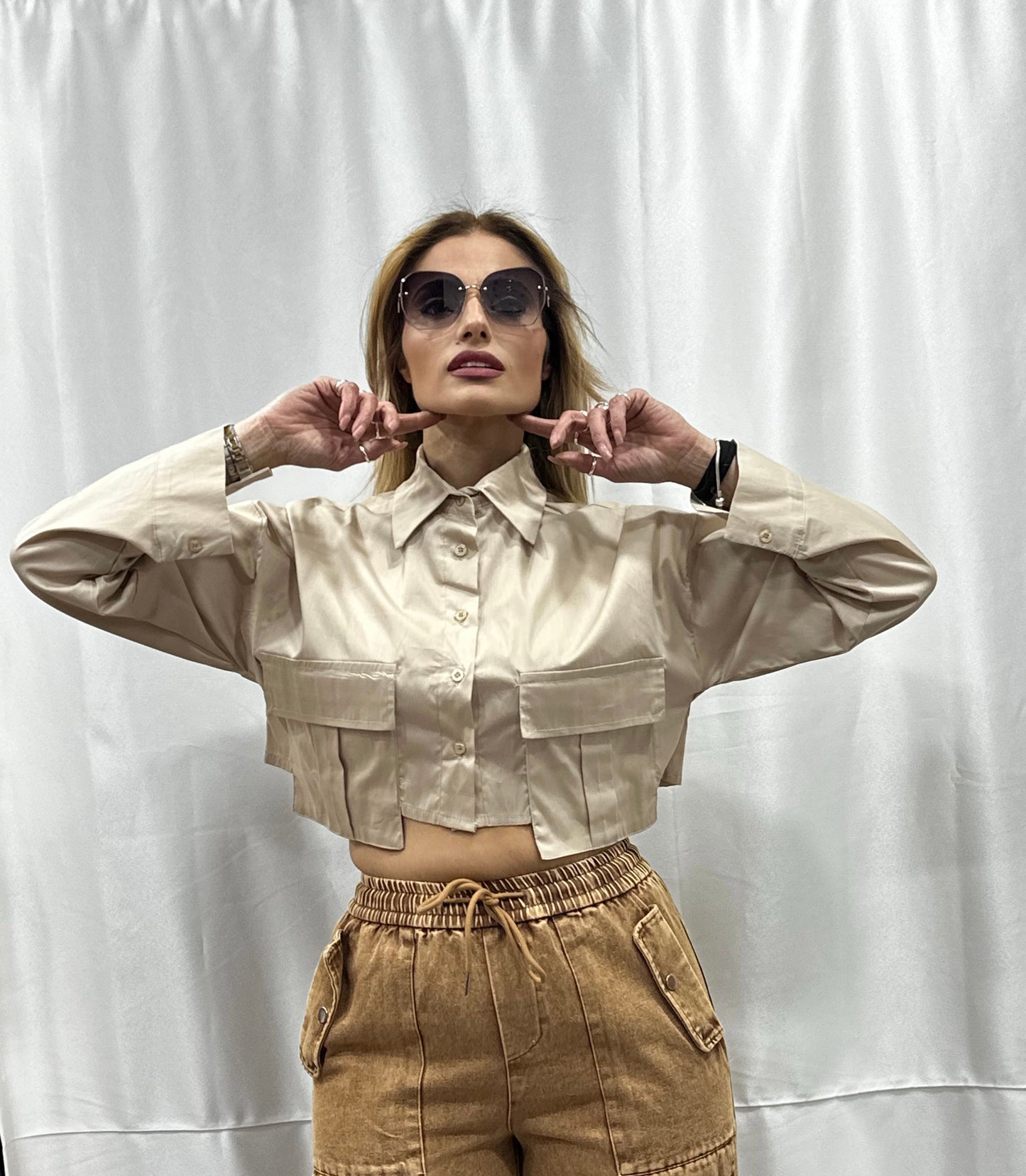 CAMICIA CROP con TASCONI - BEIGE