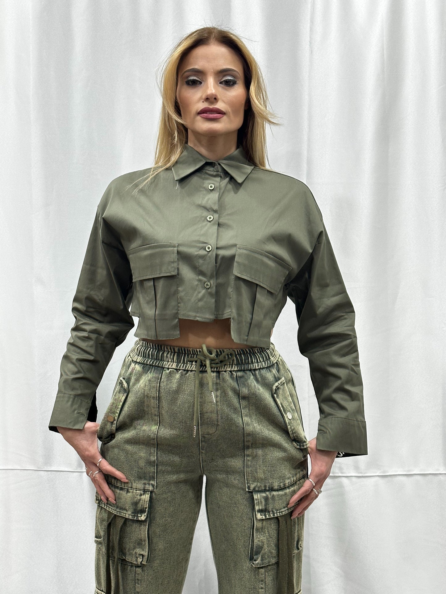 CAMICIA CROP con TASCONI - VERDE MILITARE