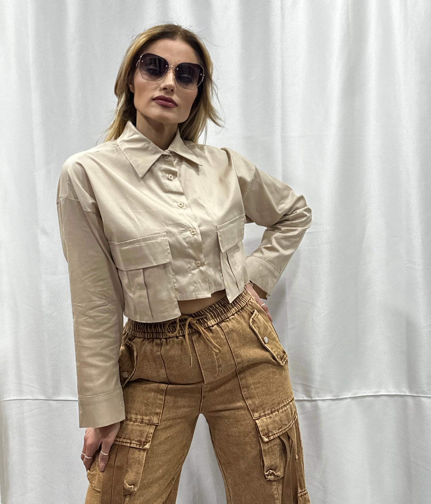 CAMICIA CROP con TASCONI - BEIGE