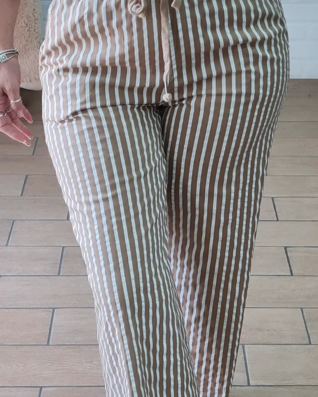 Pantalone a righe con elastico