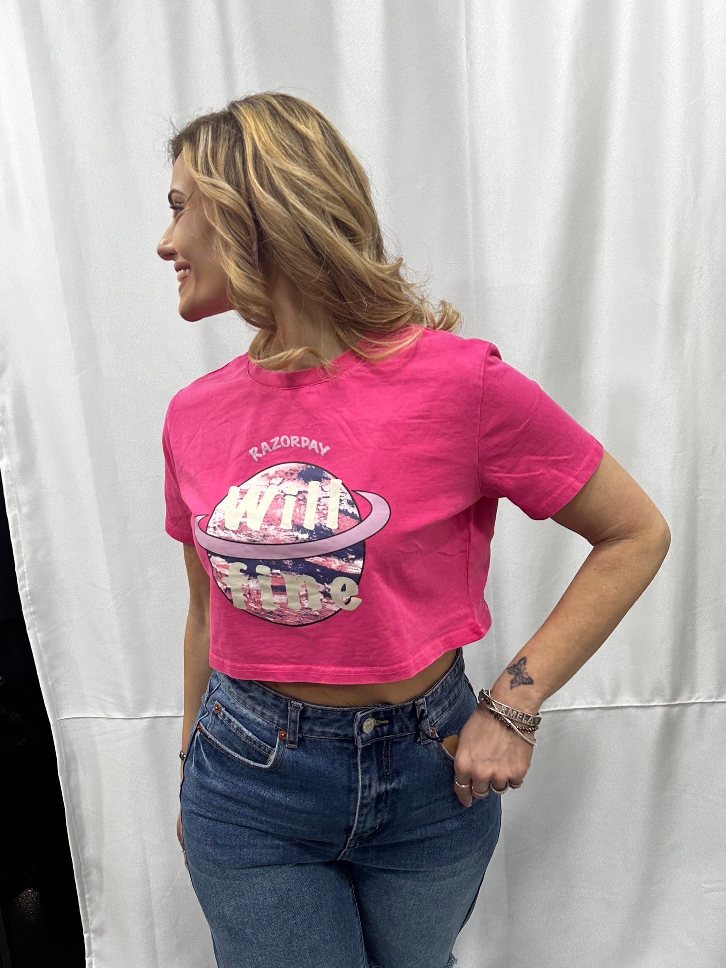 SHIRT CROP “WRLD” - FUXIA